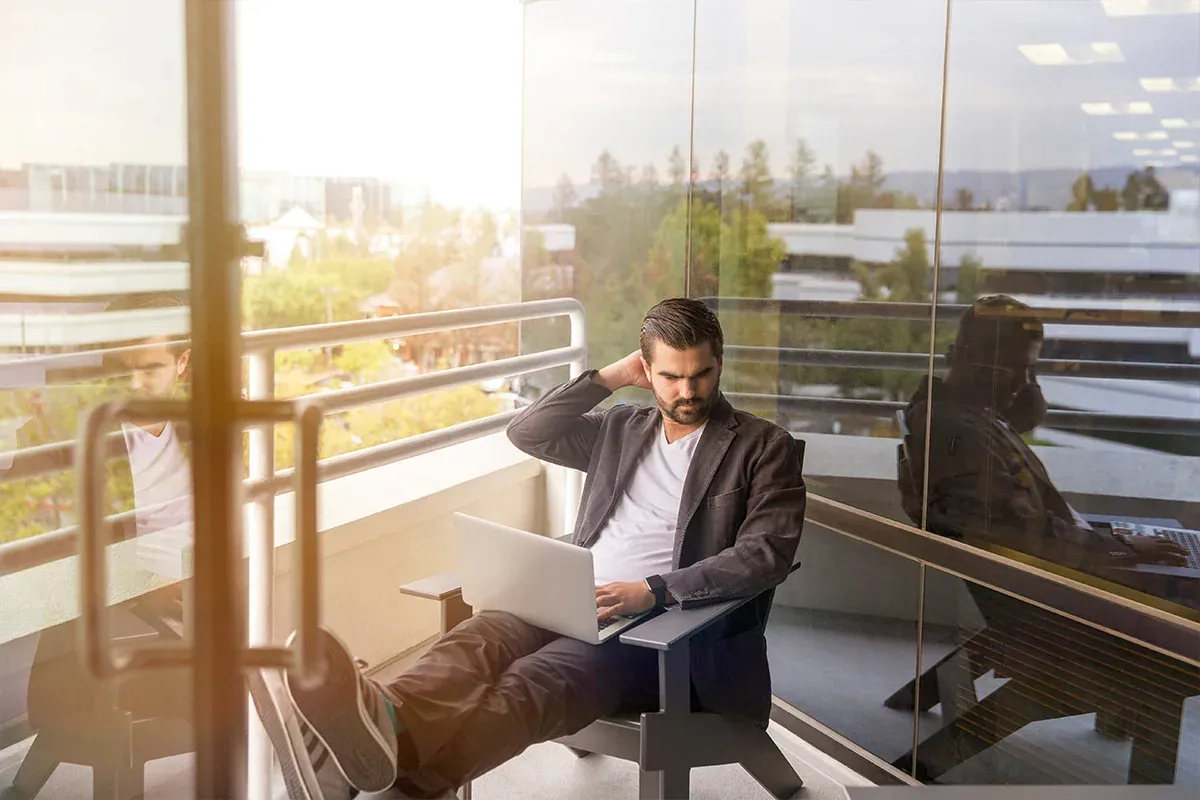 Blending Business with Open-Air Calm